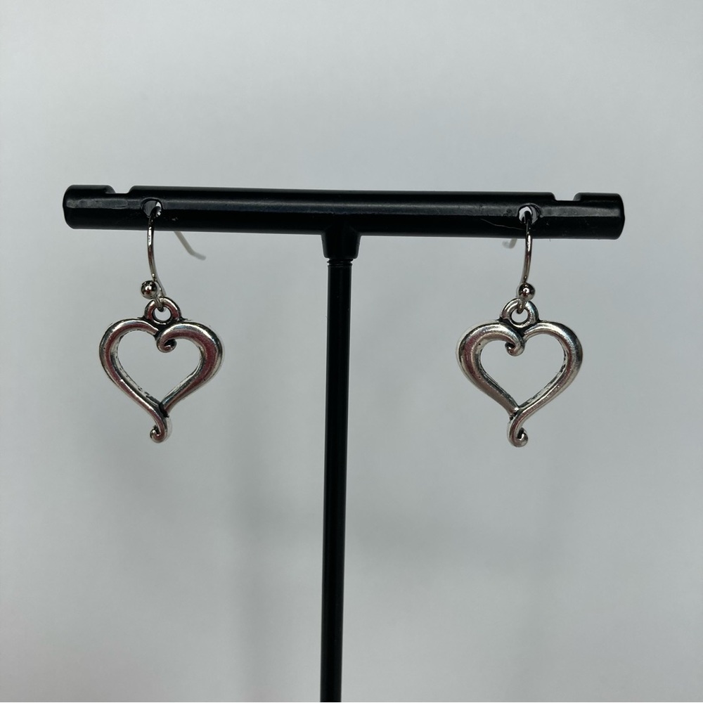 💰 𝕊 𝕠 𝕝 𝕕 💰 Antique Silver Heart Drop Earrings - Picture 7 of 12
